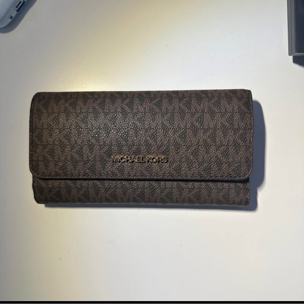 Michael Kors Brown Wallet Classic Monogram Design